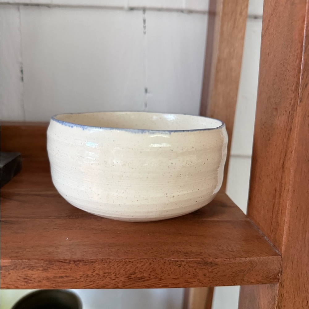 Set of 3 vintage 90s speckled cream with blue rim studio pottery Mug and bowls - Picture 2 of 12